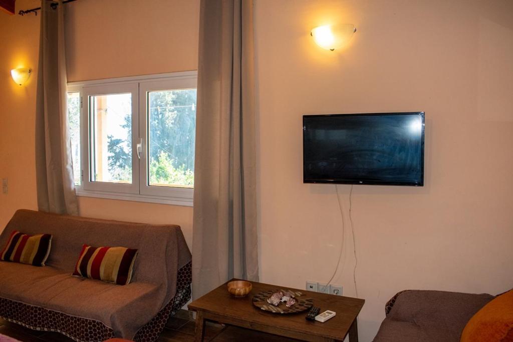 פראמה Takis & Eirini Family Apartments מראה חיצוני תמונה