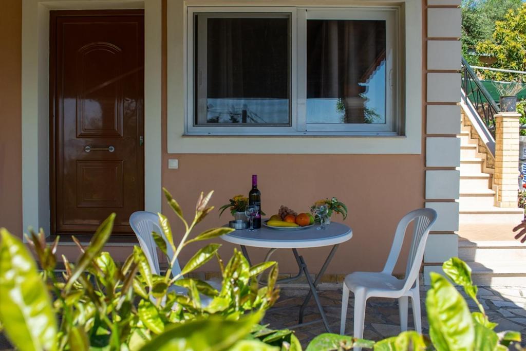 פראמה Takis & Eirini Family Apartments מראה חיצוני תמונה