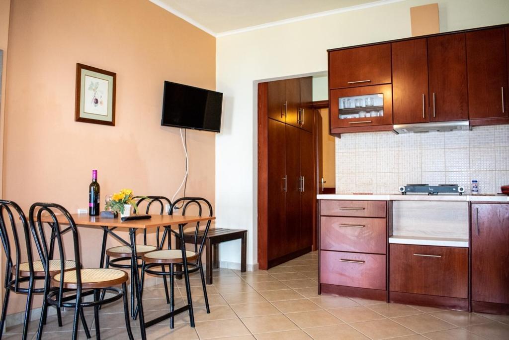 פראמה Takis & Eirini Family Apartments מראה חיצוני תמונה