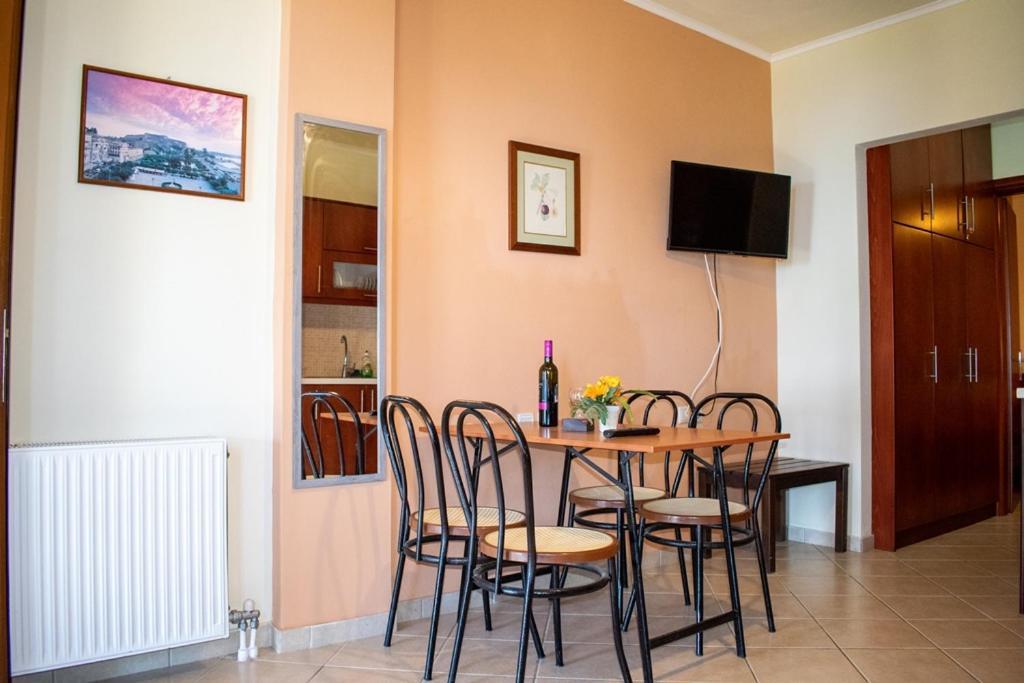 פראמה Takis & Eirini Family Apartments מראה חיצוני תמונה