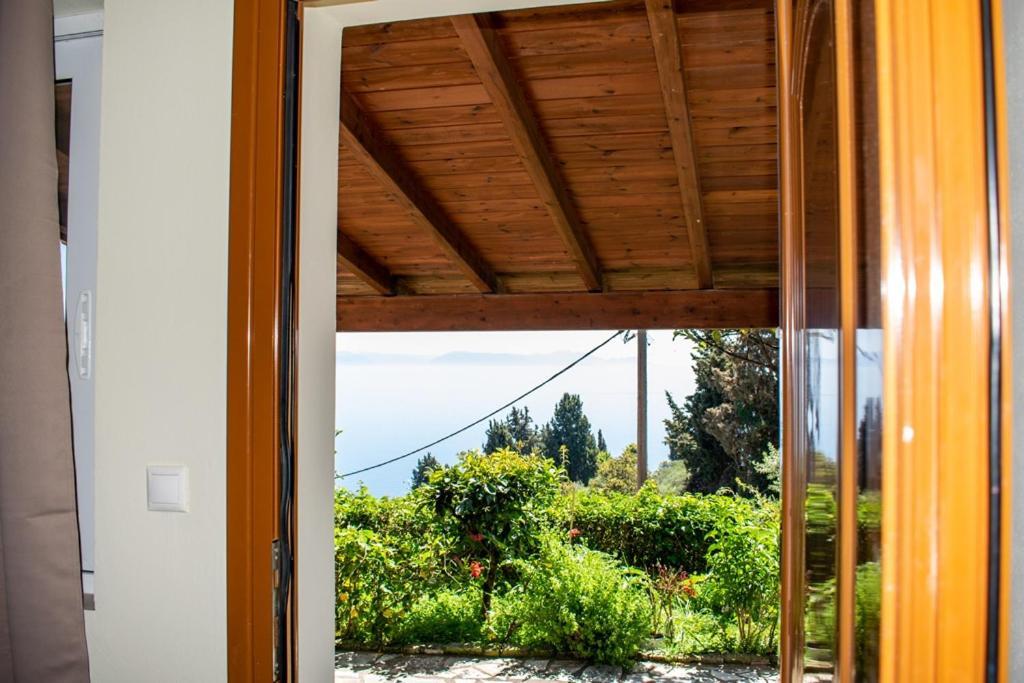 פראמה Takis & Eirini Family Apartments מראה חיצוני תמונה