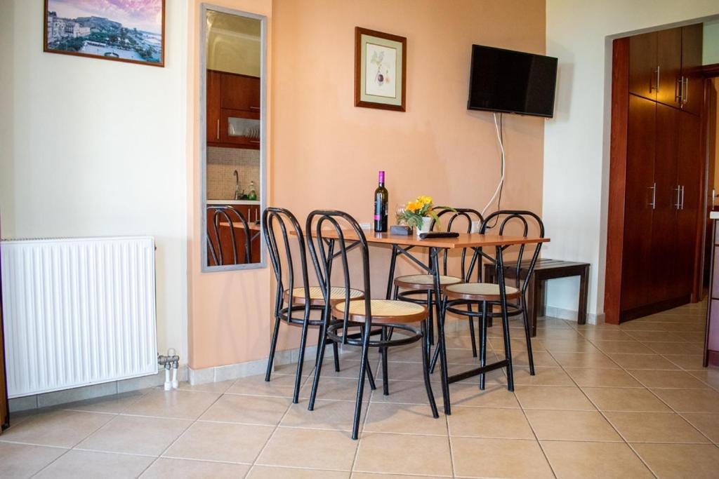 פראמה Takis & Eirini Family Apartments מראה חיצוני תמונה