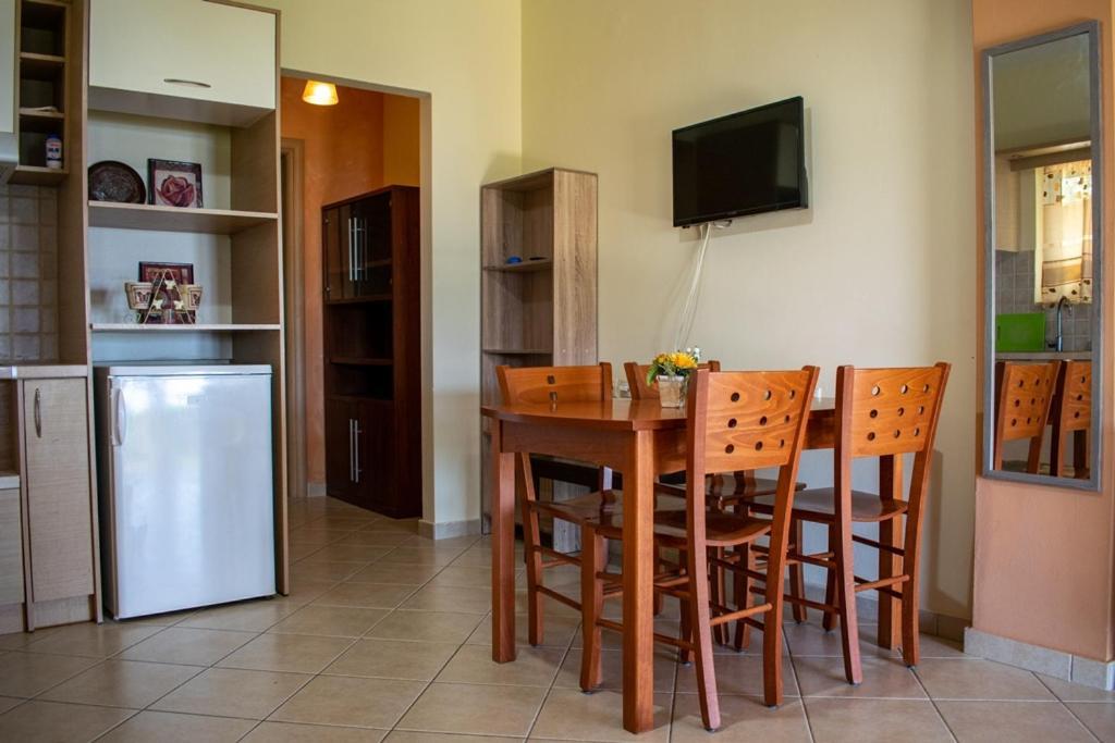 פראמה Takis & Eirini Family Apartments מראה חיצוני תמונה