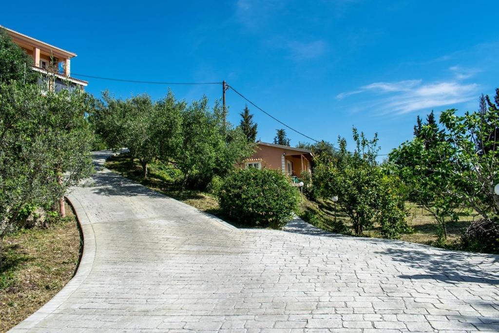 פראמה Takis & Eirini Family Apartments מראה חיצוני תמונה